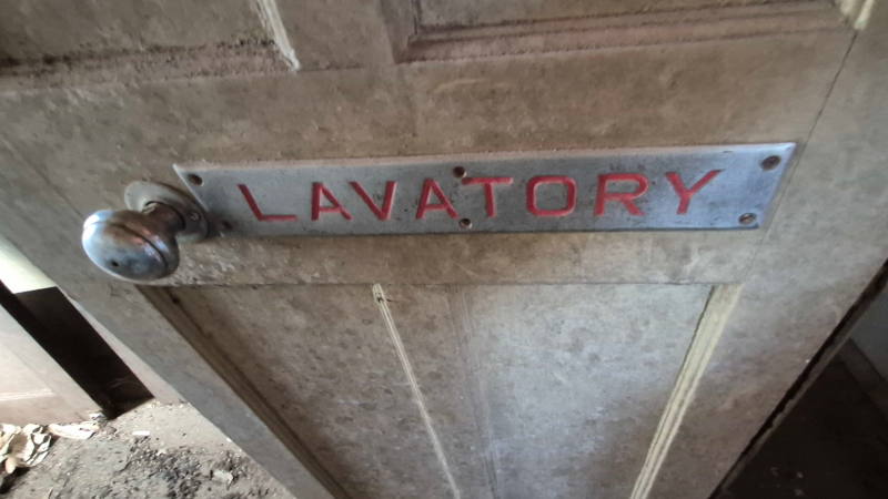carriage-lavatory-door