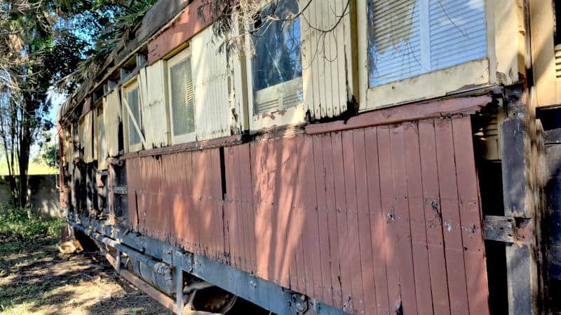 derelict-railways-carriage
