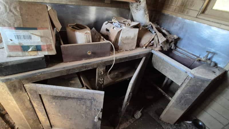 railway-carriage-kitchen