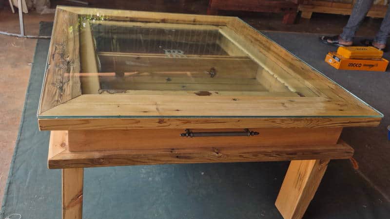 rhodesia-raliway-carriage-table