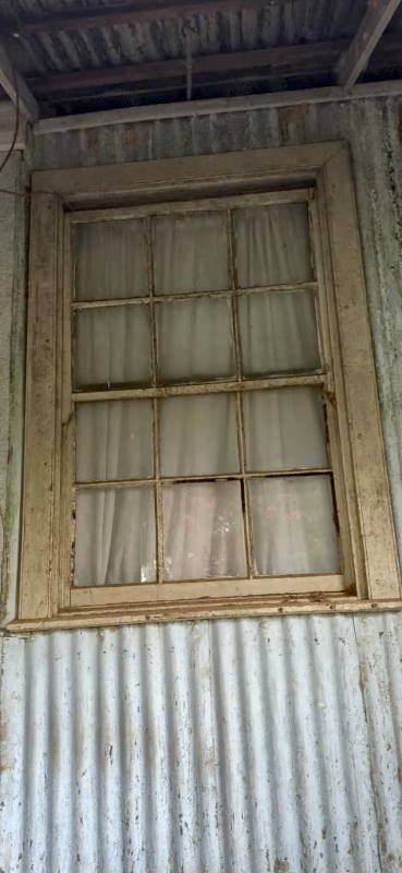 window-inserted-in-corrugated-iron